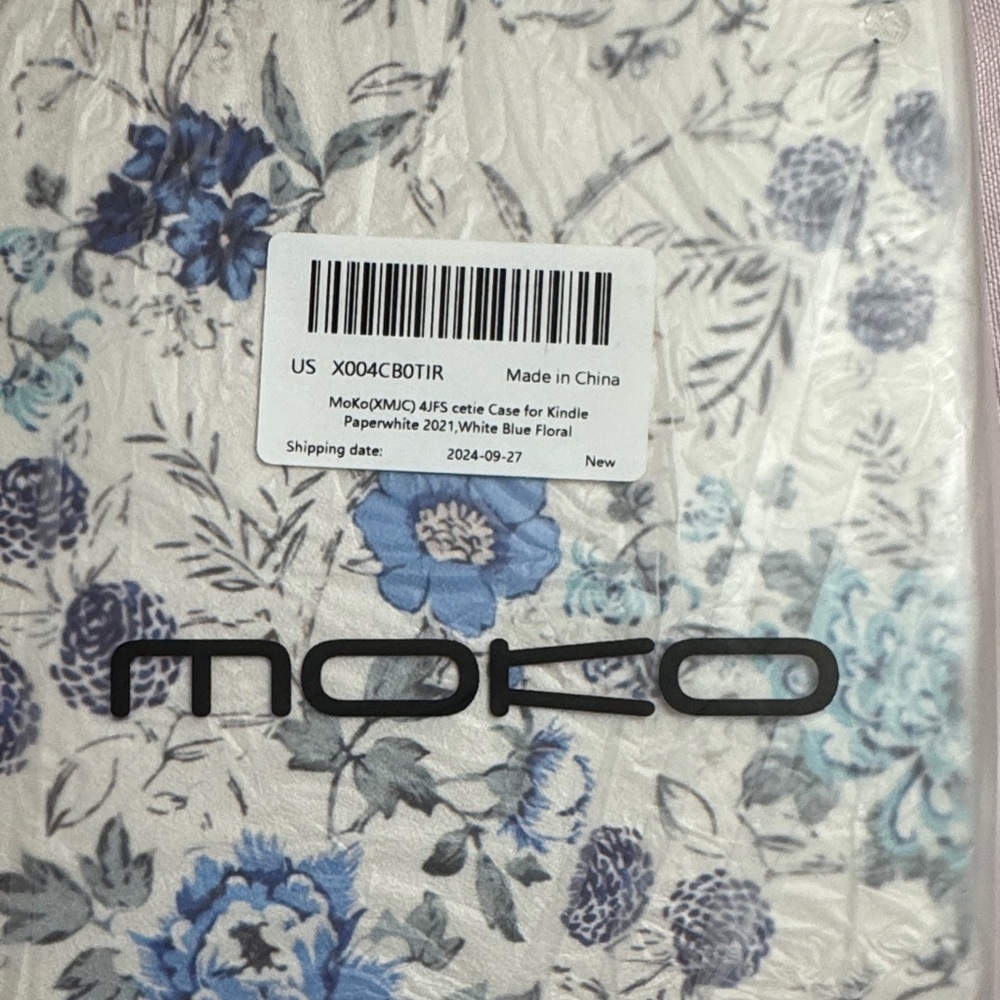 Kindle Paperwhite Kindle Case Floral White & Blue Pattern - Picture 4 of 5